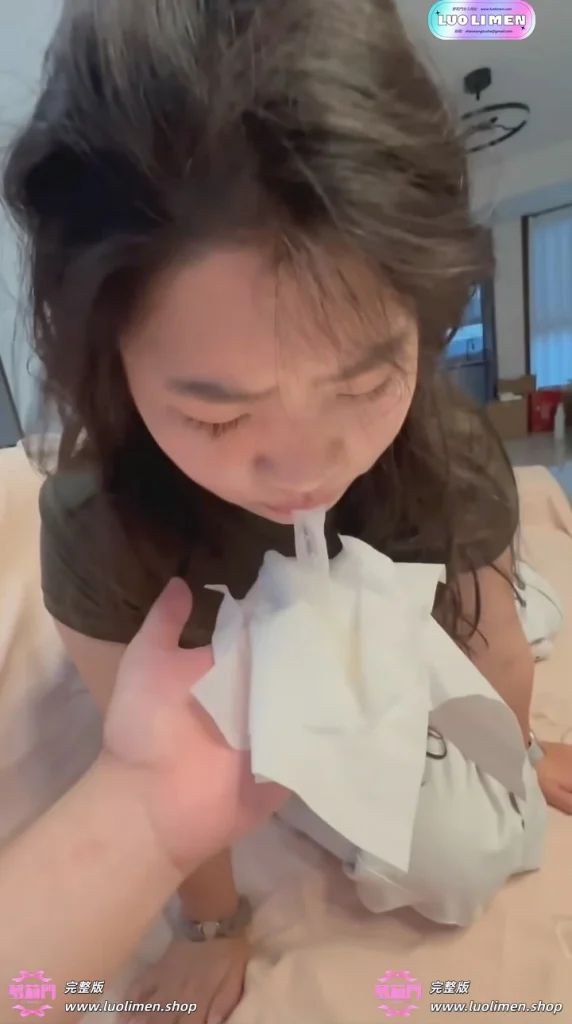 图片[12]-微胖小骚货，肉嘟嘟可爱粉嫩小穴湿粘淫汁，表面一脸淑女样 床上一股骚气样，这就是反差 [7P+3V243MB]-萝莉门 LUOLIMEN