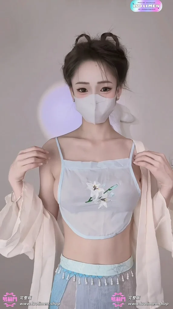 图片[4]-一口白桃七 – 新作 6分钟 口罩双丸子头蓝纱 [1V-303MB]-萝莉门 LUOLIMEN